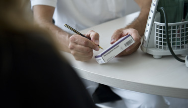Medizin-Abzug und Potenzial von Alleinerziehenden: Vorstösse von Hasler und Broger beantwortet