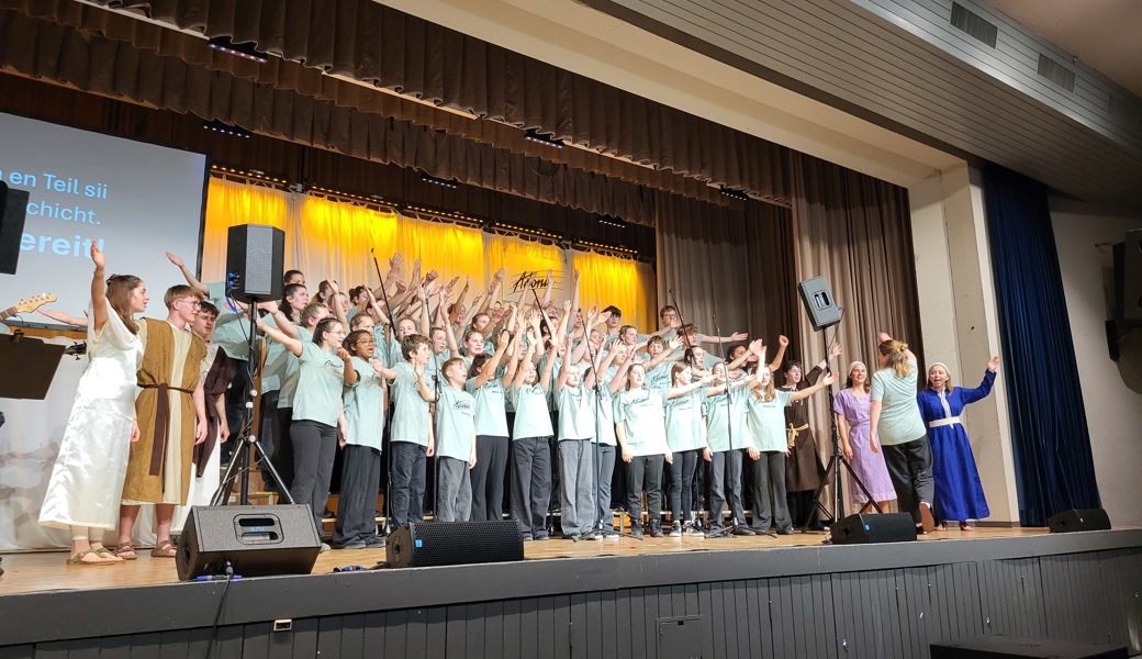 Der Adonia-Teens-Chor vermochte mit Gesang, Theater und Tanz zu überzeugen.