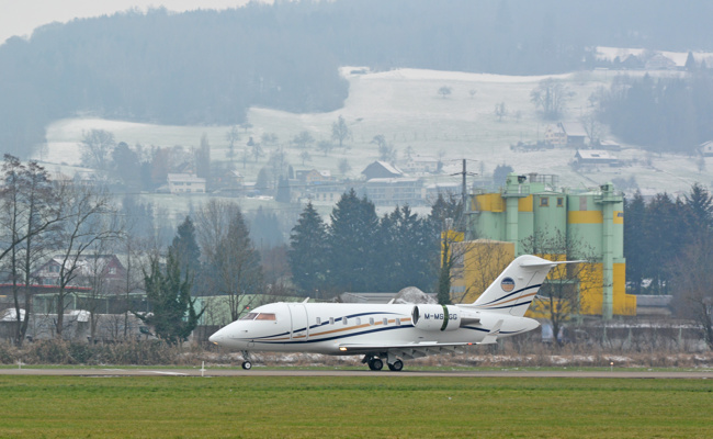 Regierung unterstützt Flugplatz im Kampf gegen Sparpläne