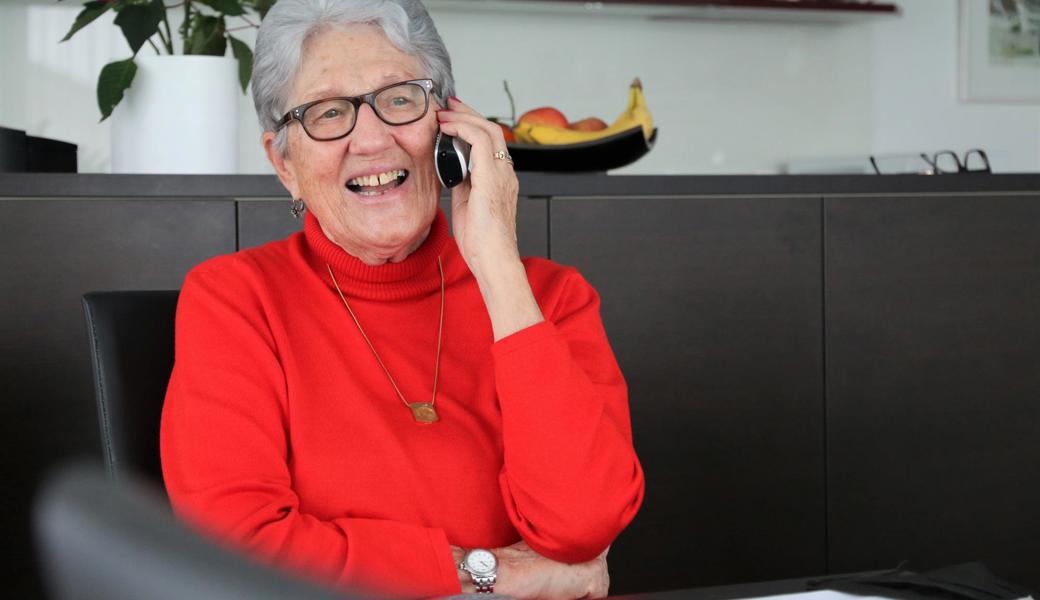 Erika Seiler hält den Hörer in der Hand. Am anderen Ende der Leitung ist die 95-jährige Rosa Köppel. Sie haben sich noch nie gesehen. Das soll sich bald ändern. 