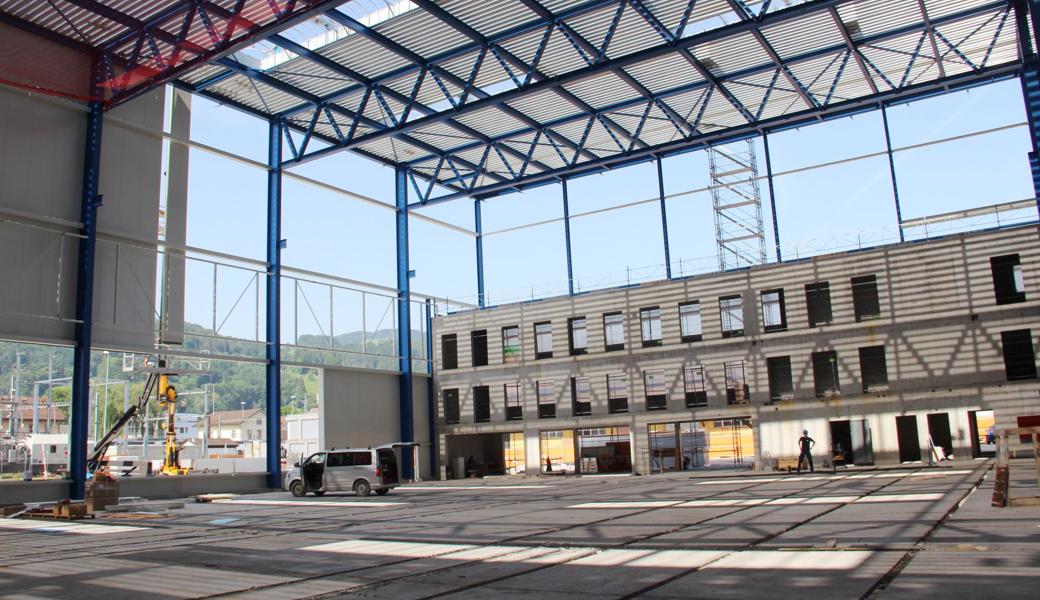 Dies ist nur der hintere, kleinere Teil der Endmontagehalle für Stadlers Doppelstock-Triebzüge.