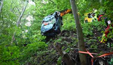 20 Meter in die Tiefe: Schwerer Unfall auf dem Vilsnaweg