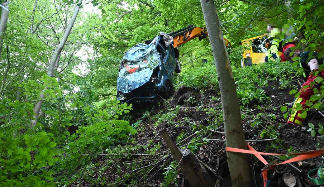 20 Meter in die Tiefe: Schwerer Unfall auf dem Vilsnaweg
