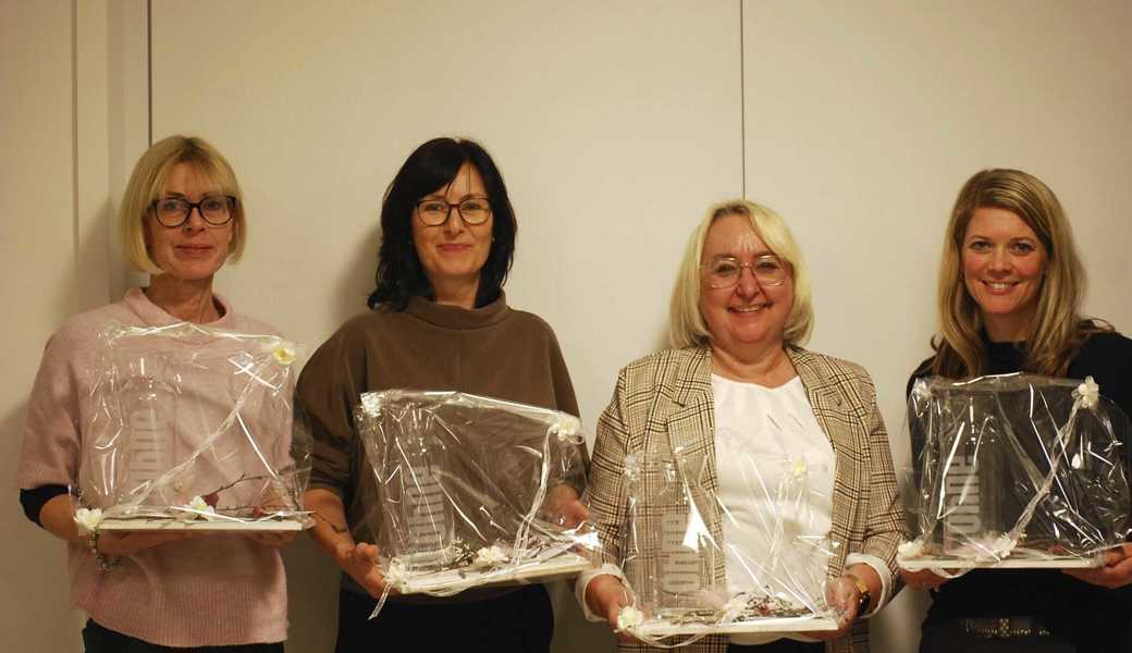 Daniela Bösch (v. l.), Nicole Serwart, Moni Frei und Susanne Kummer verlassen die Ludothek.