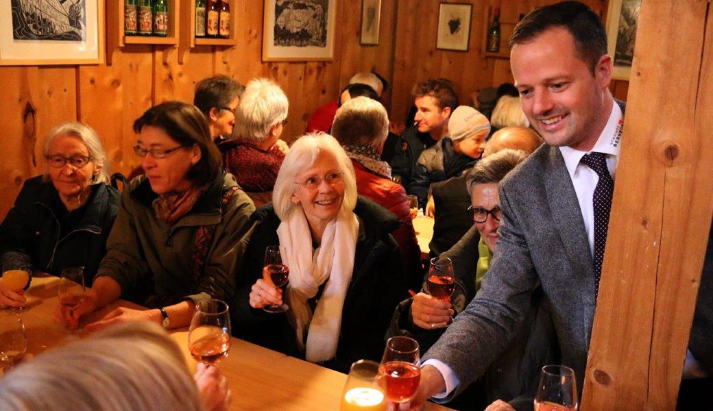 Gemeindepräsident Bruno Seelos hielt seine Ansprache im Torkel.