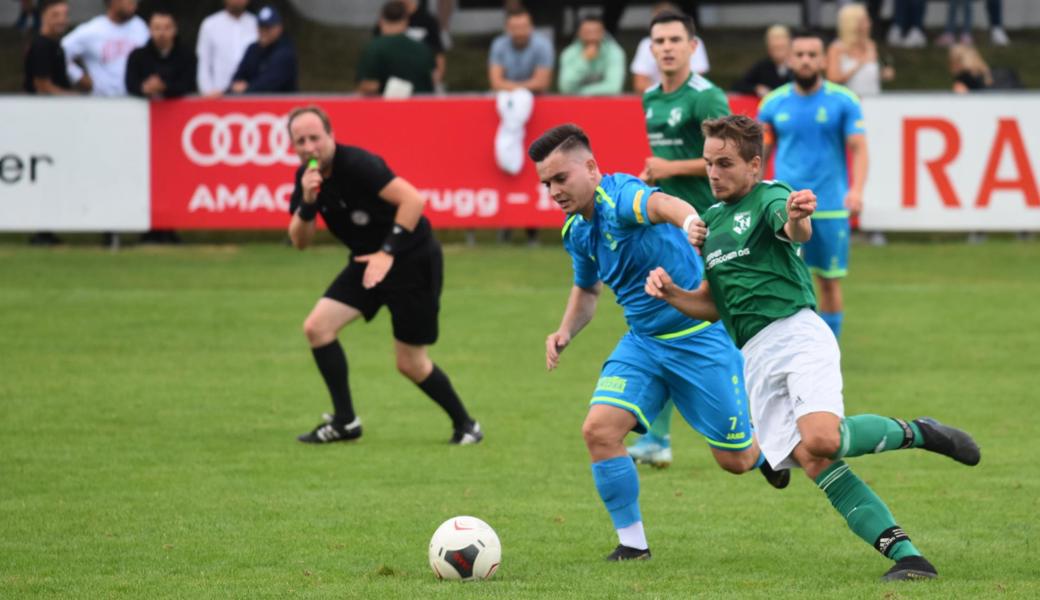 Der FC St. Margrethen, hier mit Torschütze Rilind Shala (links), war Ruggell während zwei Dritteln des Spiels überlegen. In den letzten 25 Minuten brachen die Rheintaler aber ein. 