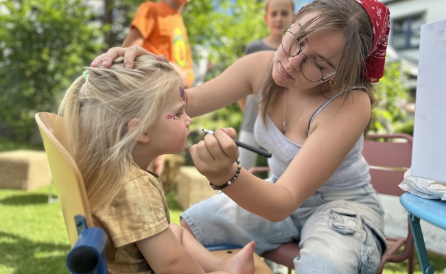 Dorffäscht: Die Highlights waren Steckenpferd-Parcour und Gesichtsmalen