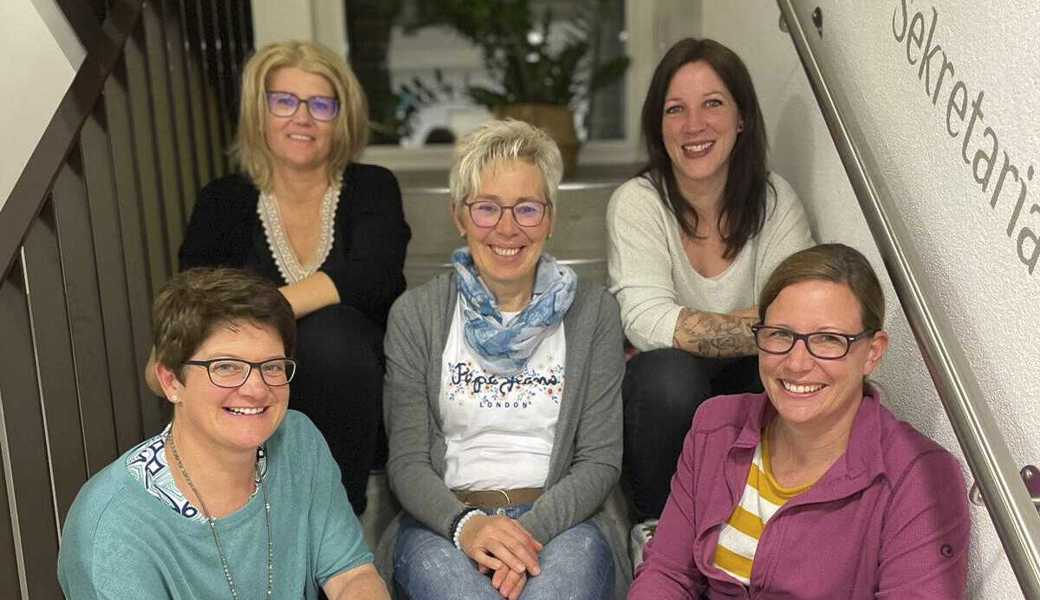 Leiterteam (hinten von links): Tanja De-Marchi, Andrea Buchter und Rebecca Dietsche. Vorne v.l.: Judith Benz und Patricia Drexel.Bild: pd