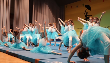 «Circo Giallo Nero»: Zirkusbesuch mit Turnakrobatik in gelb-schwarz