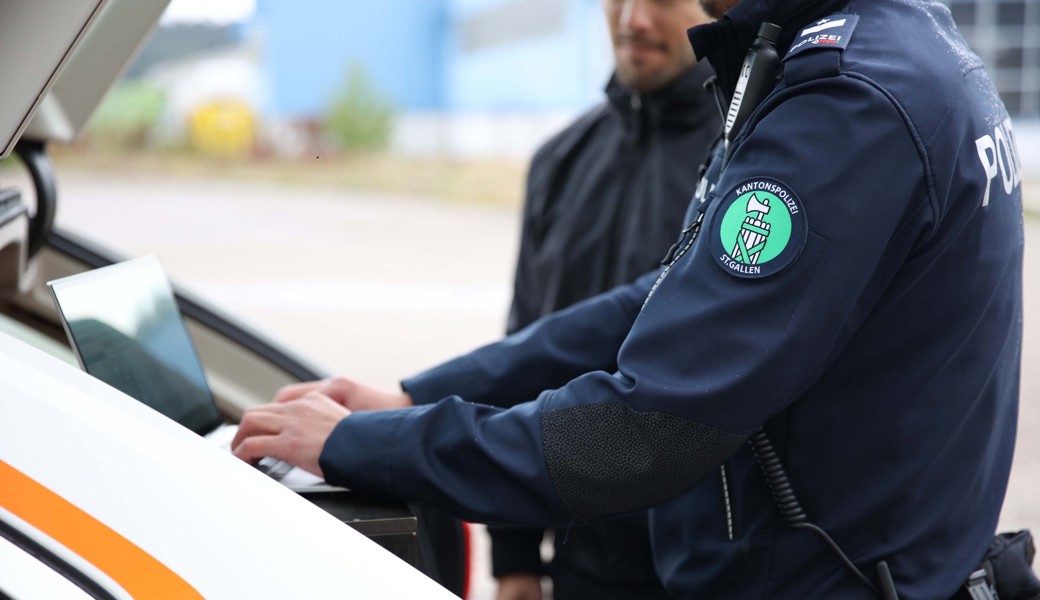 Streit auf offener Strasse zwischen mehreren jungen Männern