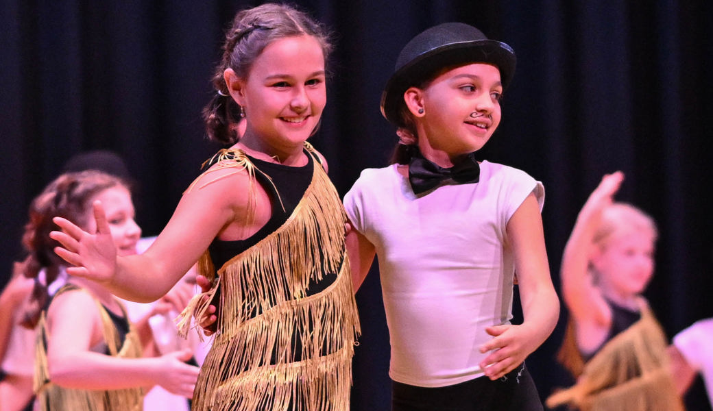 Der TV Rüthi ging an seiner Turnerunterhaltung auf spannende Zeitreisen