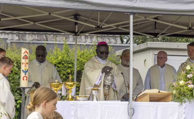 15 Gastpriester zelebrieren den Gottesdienst zum Kapellfest