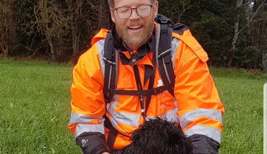 Junger Hund steckt drei Tage im Gehölz fest, bis er gefunden wird