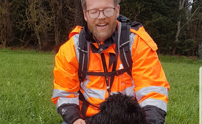 Junger Hund steckt drei Tage im Gehölz fest, bis er gefunden wird