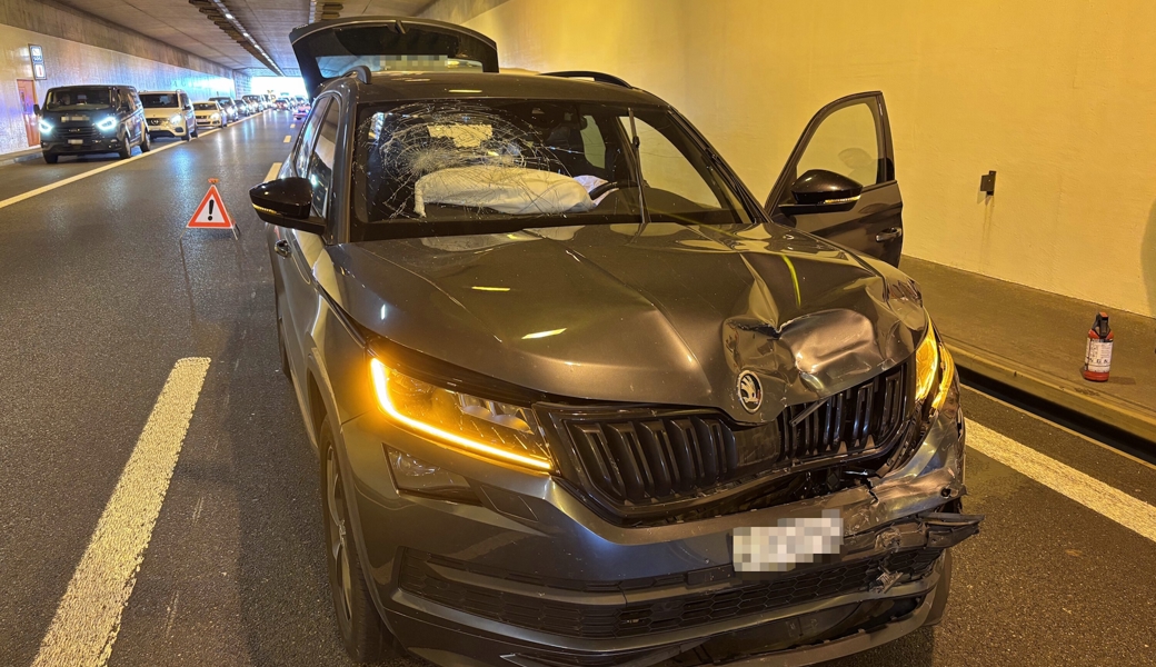 Langer Stau auf der A13 nach Unfall im Tunnel Montlingen