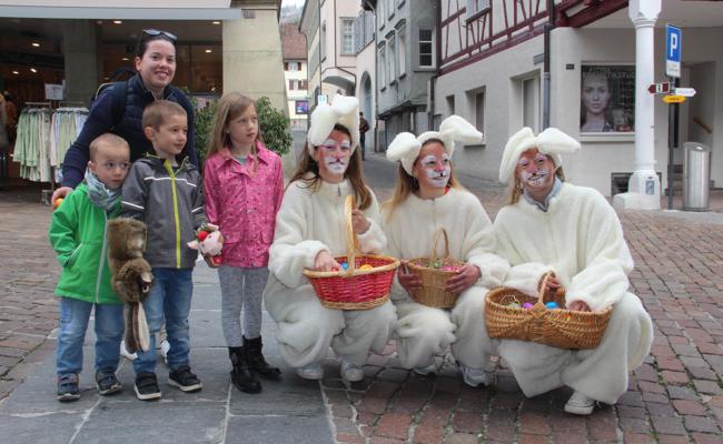 Hasen wünschen frohe Ostern