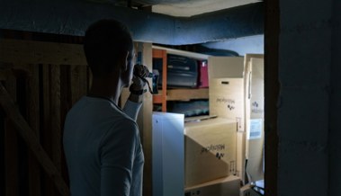 Mit Stein Fenster eingeschlagen: So viel Geld haben die Täter erbeutet