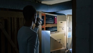 Mit Stein Fenster eingeschlagen: So viel Geld haben die Täter erbeutet