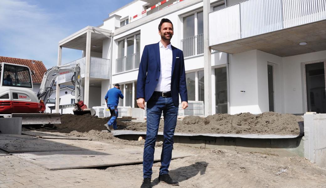 Immobilienmakler Raphael Hagspiel glaubt an die Attraktivität des «Betongoldes»: Die selbst genutzte Immobilie könnte seiner Meinung nach zukünftig aufgrund der Coronakrise – mit Homeoffice und dem Bedürfnis nach sicheren Werten – sogar einen noch höheren Stellenwert erlangen.