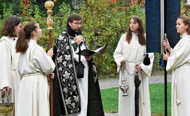 Festgottesdienst und Gräbersegnung an Allerheiligen