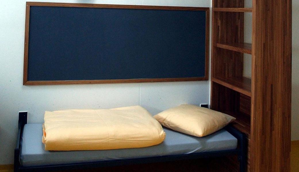 Im Altstätter Regionalgefängnis zündete der heute 25-jährige Kroate die Matratze an. Zuvor hatte er den Rauchmelder mit einem Sack abgedeckt, so dass er selbst in Not geriet. 