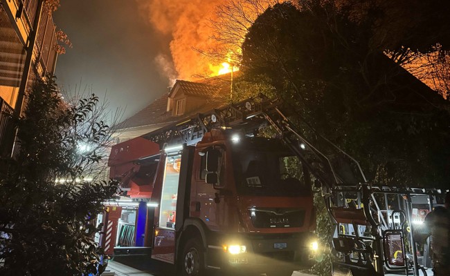 Feuer im Dachstock: Brand macht Einfamilienhaus unbewohnbar