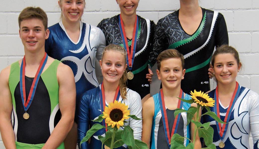 Die erfolgreichen Turner der Kategorien 6, 7 und Damen (hinten v. l.) Eliane Jost, Luzia Hutter, Julia Frischknecht (vorne v. l.) Manuel Steiger, Flavia und Fabio Heule, Julia Gantenbein.