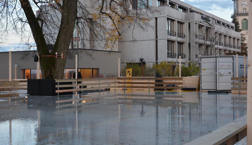 Am Mittwoch musste das Eisfeld komplett aufgetaut und neu geflutet werden.