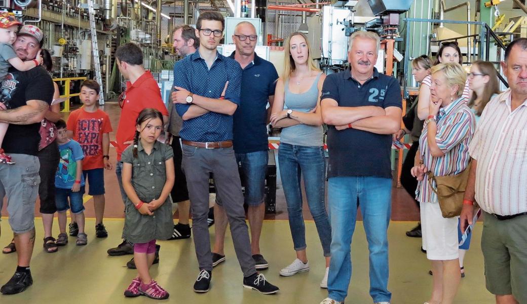 An zahllosen Info-Points verfolgt die Besucherschar die Produktionsabläufe. 