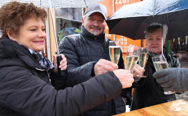 Nasse, aber gesellige Neujahrsbegrüssung