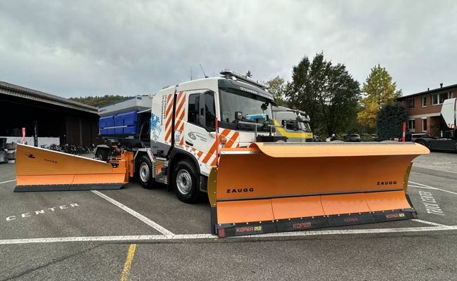 Der erste elektrische Schneepflug  für die Autobahn  fährt auch im Rheintal