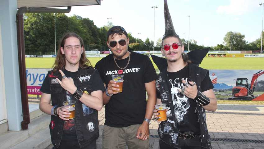 Jan Baumgartner, Gian-Marco Lamprecht und Cain Paul fahren bis zu drei Stunden an Metalkonzerte.