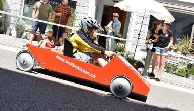 Mit Seifenkisten und Bobbycars die Neugass hinunterfahren