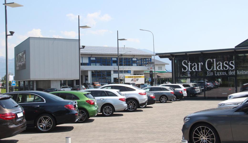Die heutige Sterngarage in Heerbrugg erstreckt sich beidseits der Staatsstrasse über insgesamt neun Parzellen. Ein Provisorium reiht sich hier ans nächste.