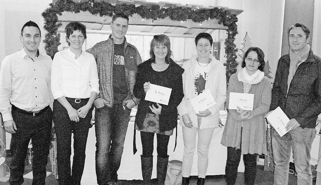 Auf dem Bild (v. r.): Christoph Bandel, Désirée Langenegger, Irene Schegg, Karin Untersander, Reto Kuster, Cornelia Loher (SGKB), René Planchet (SGKB). Bild: pd