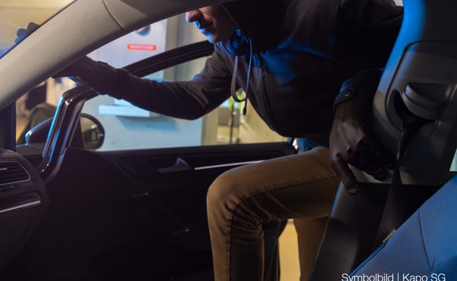 Schmuck, Tablet und Sackmesser geklaut: 16-Jähriger durchsuchte zwei Autos
