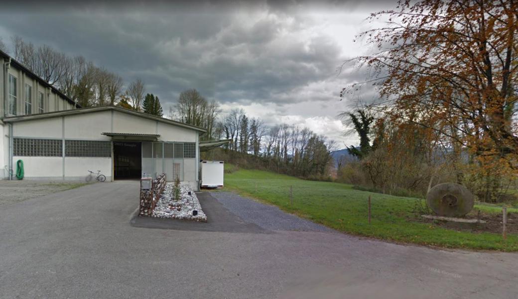 Hier, gleich neben der alten Kartonfabrik, dürfte der alteingesessene Gartenbaubetrieb sich ansiedeln. Die Zufahrt führt aber mitten durch ein Wohngebiet.