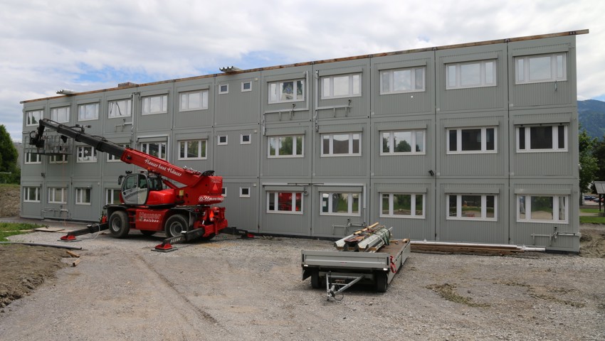 Container-Provisorium: Der Bau wird nur drei statt vier Stockwerke hoch