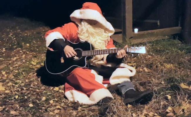 Unser Samichlaus greift zur Gitarre