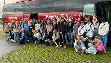Jugendliche reisten mit den Rheintaler Raiffeisenbanken in den Europapark
