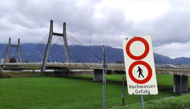 Regen, Regen, Regen und viel Wasser im Rhein: Rheinvorland gesperrt