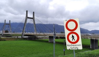 Regen, Regen, Regen und viel Wasser im Rhein: Rheinvorland gesperrt