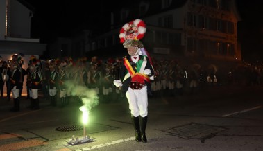 Im Fackellicht hüpften und marschierten die Röllelibutzen