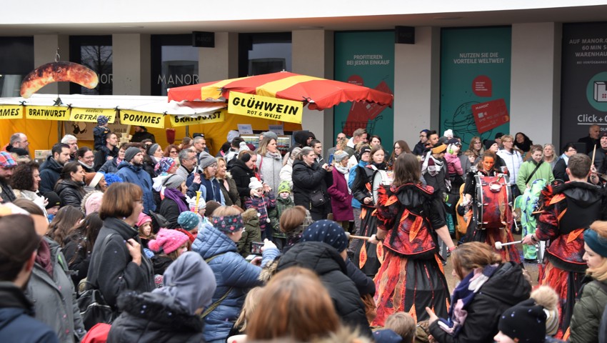 Spass für Gross und Klein bei der «Fasnacht am Markt» Spass für Gross und Klein bei der «Fasnacht am Markt»