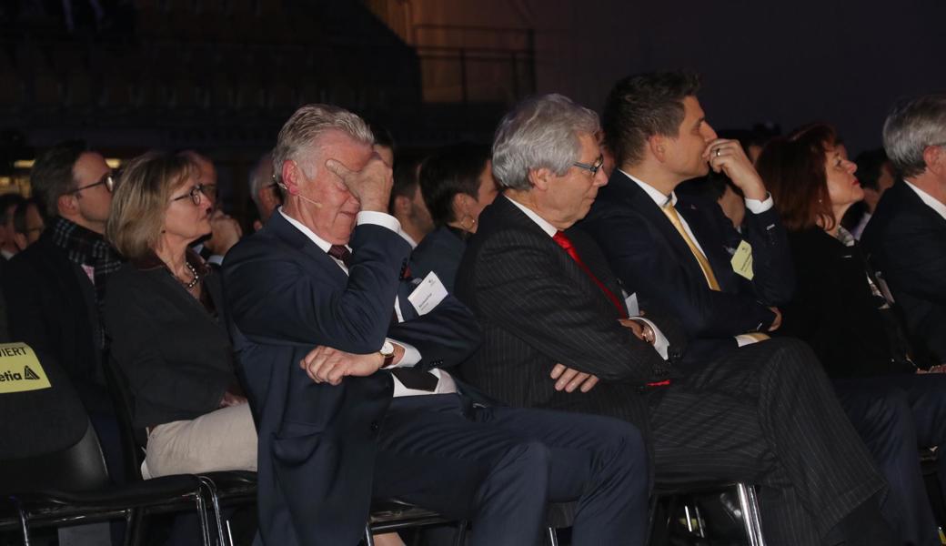 Reinhard Frei zeigte sich gerührt über die netten Worte und die Ehrung seines Einsatzes für das Wifo in den letzten 25 Jahren. 