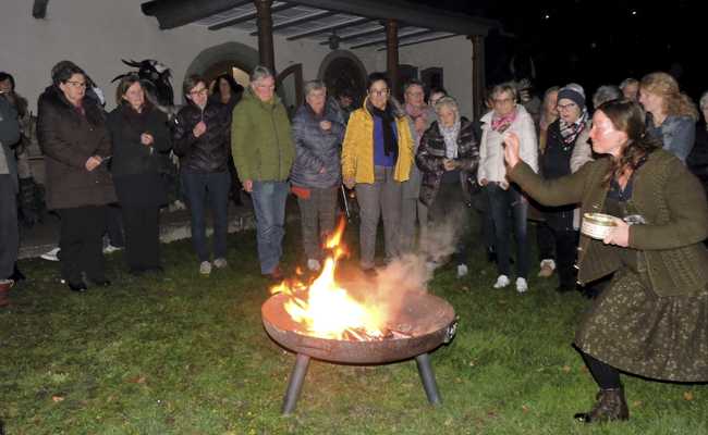Raunacht der Perchtawiiber: Ein sagenreicher Abend unter Frauen