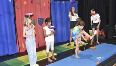 Zirkuswoche im Diogenes-Theater: Kinder und Jugendliche entdecken ihre artistischen Talente