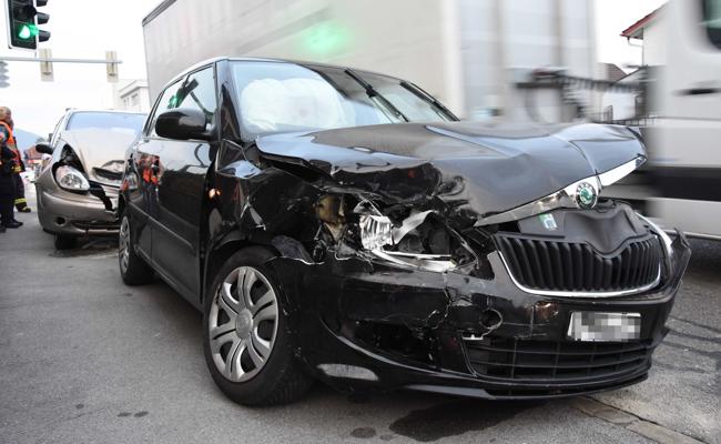 Beim Abbiegen anderes Auto übersehen