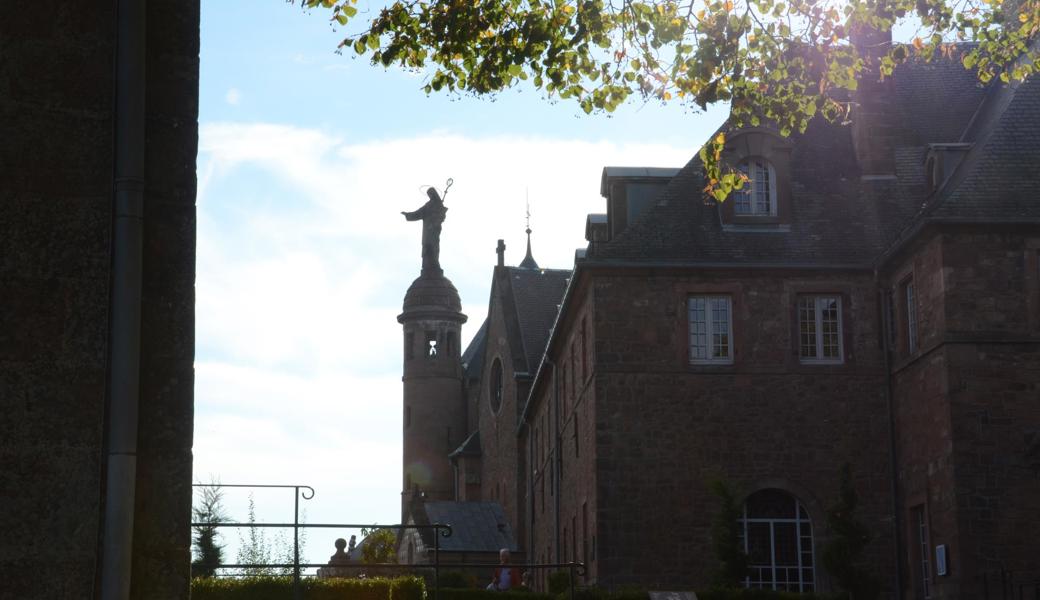 Der Mont Sainte-Odile thront über der Ebene des Oberrheins.