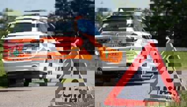 Rückwärts aus dem Parkplatz gefahren und E-Bike-Fahrerin übersehen